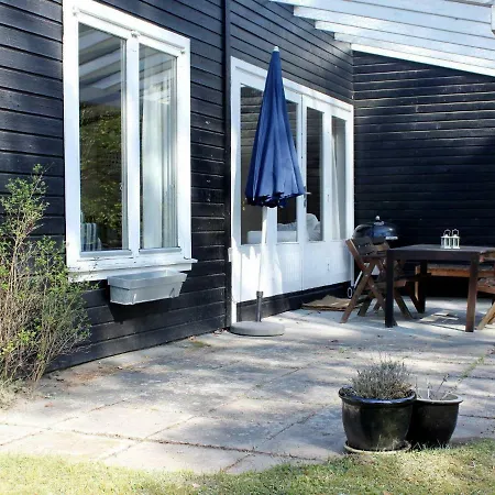 Three-bedroom Holiday In 2 *